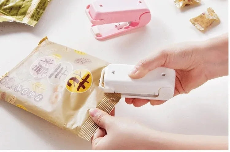 Snack Sealer Snack Bag Clip kitchen Food Sealing Machine Small Household Snacks Moisture-Proof Food Sealing Artifact Easy To use