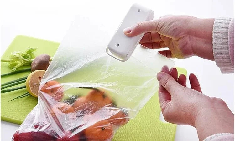 Snack Sealer Snack Bag Clip kitchen Food Sealing Machine Small Household Snacks Moisture-Proof Food Sealing Artifact Easy To use